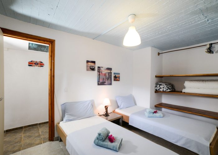 DOUBLE ROOM